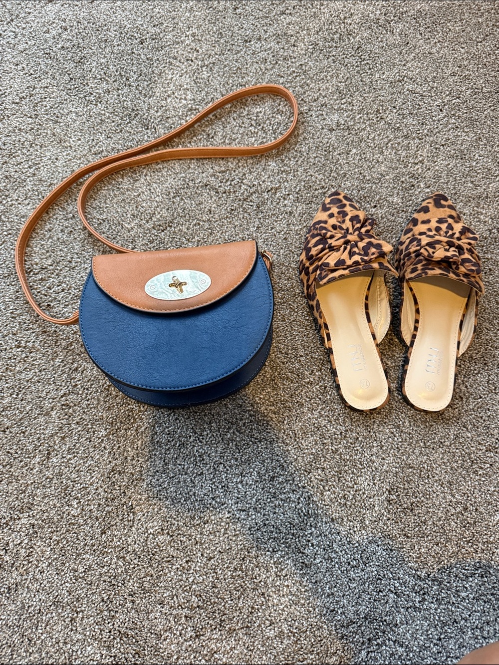 Simply Noelle Navy and Brown Round Crossbody Bag - Picture 2 of 16